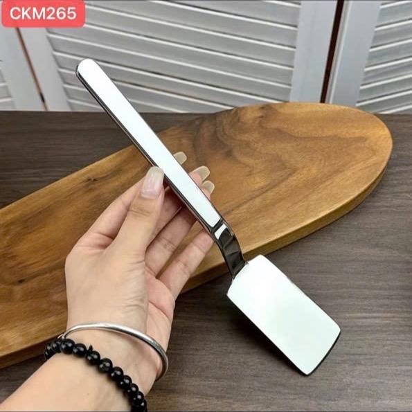 Xẻng lật inox chockmen chuyên dụng đối với các món xào, chiên dán tiện lợi ckm265