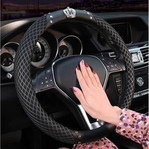 (BVL08) Bọc vô lăng ô tô đính đá Cao Cấp gắn Vương Miện Cao Cấp hàng kẻ lưới thoáng khí ôm khít