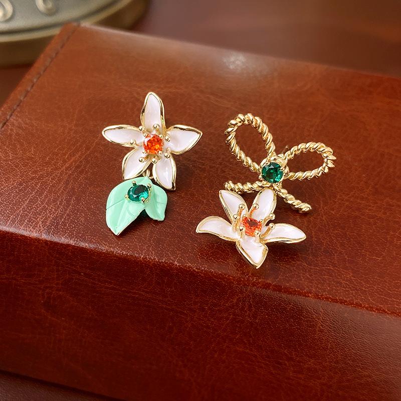 Product Introduction of Real gold electroplated silver needle oil dripping flower earrings, artistic retro fashion earrings, elegant and versatile high-end earrings for women 11