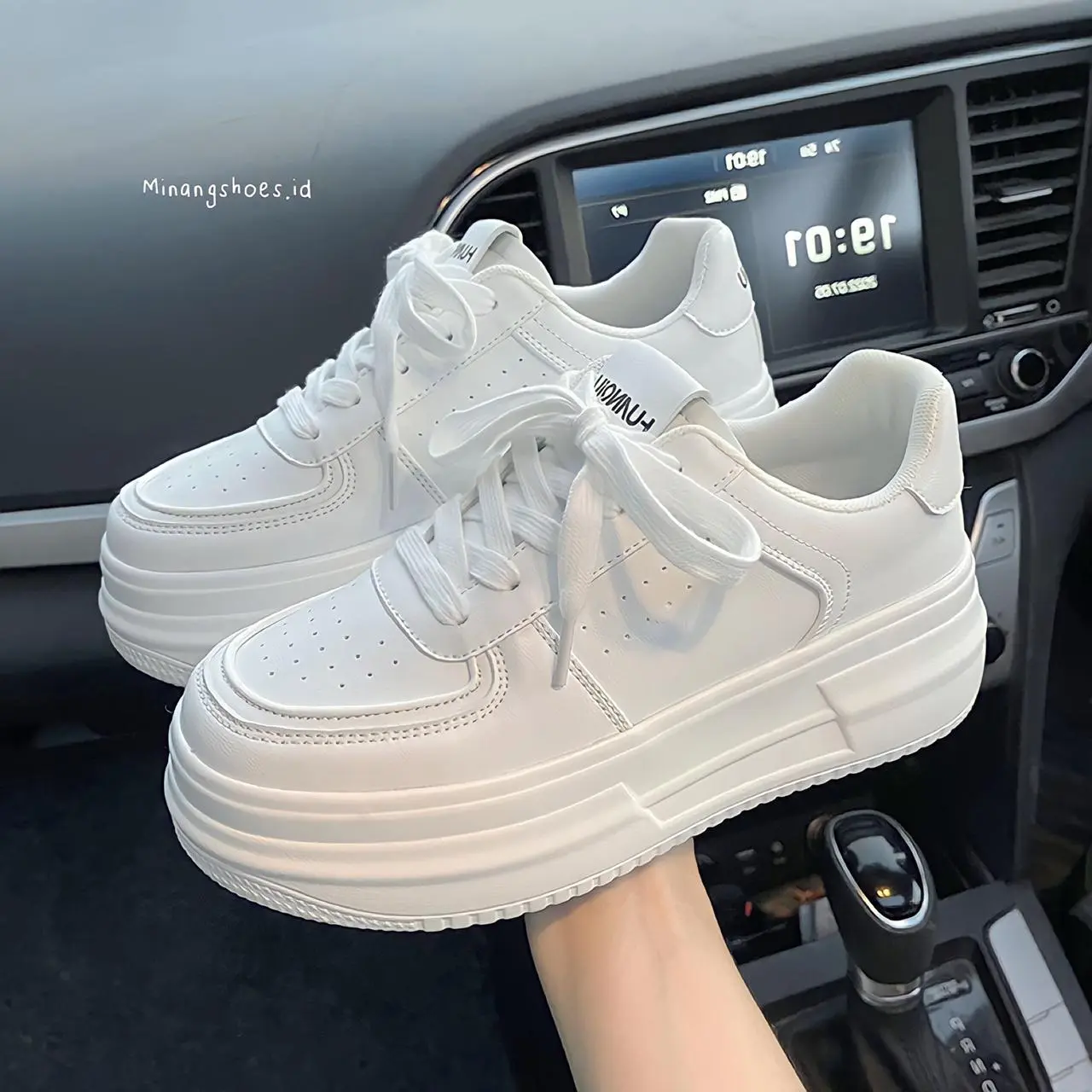 Sepatu Sneakers Wanita Casual Model Korea Warna Putih Polos Jersey Sport Shoes MNS981