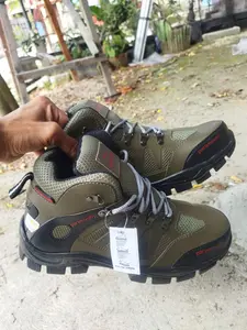 Sepatu Pria Untuk Hiking dan kerja Proyek ujung besi