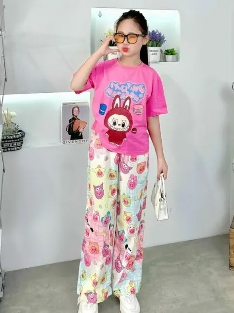 SÉT BỘ QUẦN DÀI VÀ ÁO PHÔNG bé gái 4 màu (IN HÌNH LABUBUU) SIZE 9-45 KG mã trang 8888