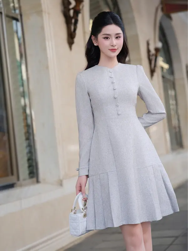 Váy dạ nữ cổ tròn cúc bọc xếp ly thanh lịch 411055 5