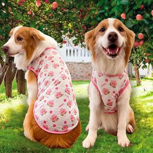 ชุดนอนหมา，เสื้อกั๊กสัตว์เลี้ยง, การออกแบบสุนัขใหญ่ผลไม้, เหมาะสำหรับฤดูใบไม้ผลิและฤดูร้อน, เสื้อผ้ากันฝุ่น, อุปกรณ์เสื้อผ้าสุนัขและแมว, คอร์กี้วูล์ฟเวอรีนการ์ตูน รองเท้า  น้อง  หมา