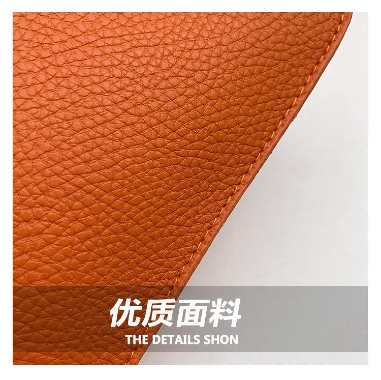 Product Introduction of Special-Interest Design Love 2024 Winter New Good-looking This Year's Popular Coin Purse Clutch Korean Women Bag Tide 3