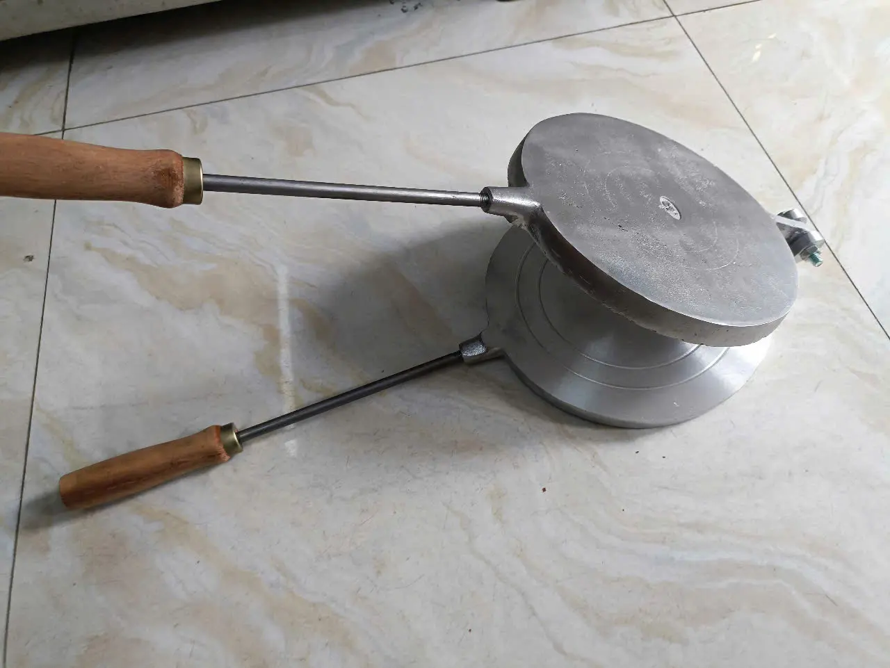 [Dày] Khuôn kẹp giòn đk 20cm nhôm dày 2kg8