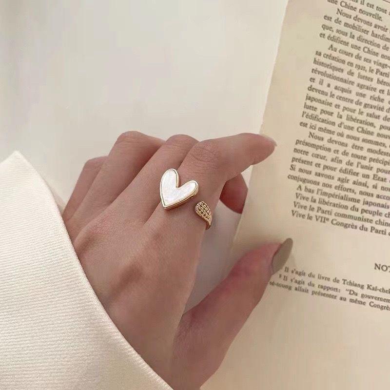 Product Introduction of 2024 New Japanese and Korean Ins Love Ring Female Tide, Niche Design Fashionable Light Luxury Individual Cold Wind Open Index Finger Ring 7