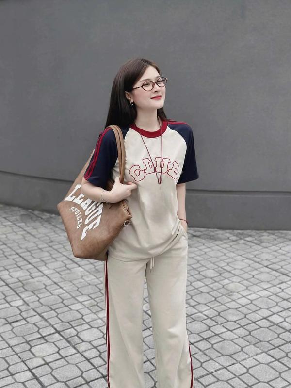 Set Bộ Phối Màu Chạy Sọc Nổi in chữ CLUB  chất cotton cổ bo dệt quần cạp chun co giãn có dây rút có túi phong cách thể thao năng động 2025 top 2