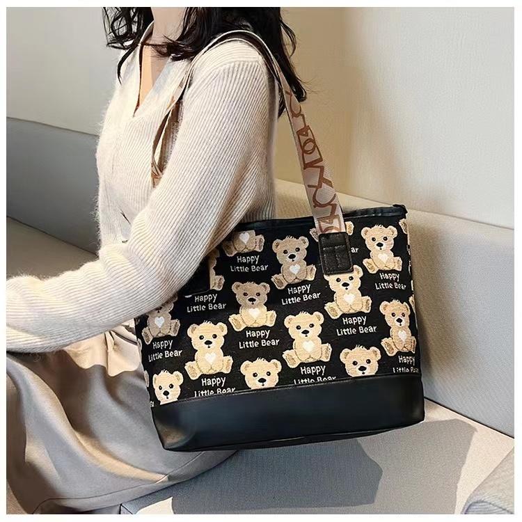 (Stock clearance sale) Women's shoulder bag with zipper, large bear design, 3 colors, can hold a lot of items, Korean style. 2