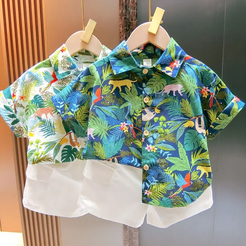 ชุดเสื้อผ้าหน้าร้อนสำหรับเด็กผู้ชาย สไตล์ใหม่ เสื้อเชิ้ตสองชิ้นอินเทรนด์ เหมาะสำหรับเด็กผู้ชาย ชุดชายหาดฤดูร้อน 2025