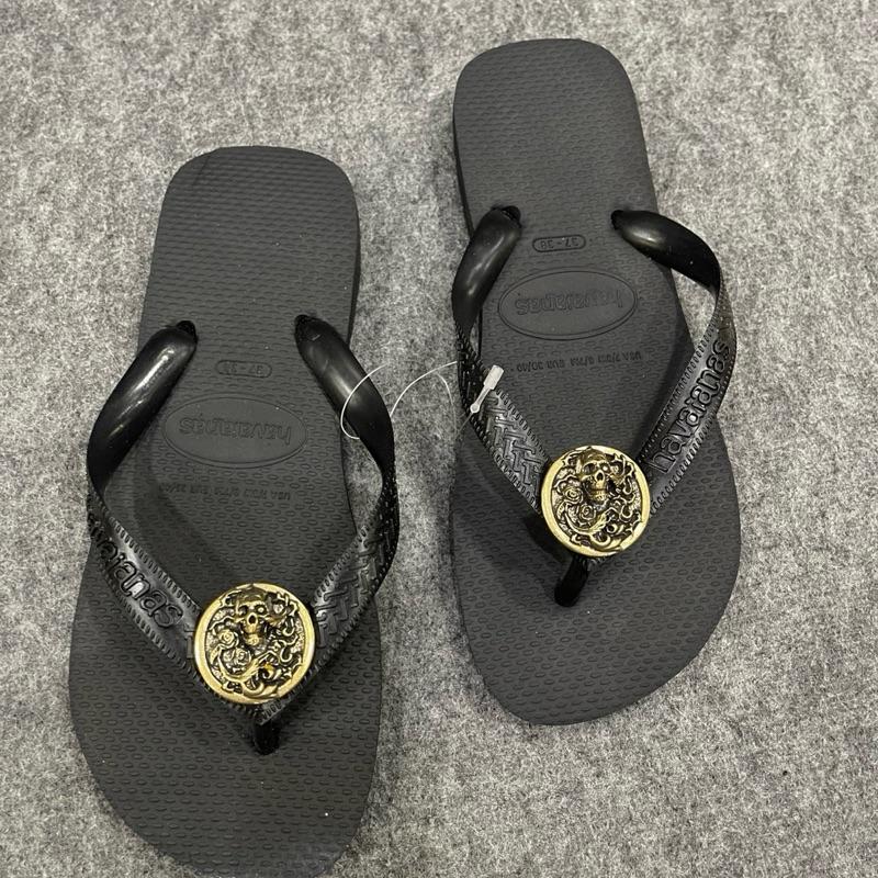 DÉP NAM TOP ĐEN GẮN PHỤ KIỆN NHÀ THIÊN TRANG . CAO SU NGOÀI TRỜI . DU LỊCH . ĐI BIỂN . ĐI TIỆC . ĐI CHƠI . BOY PHỐ 2025 . ĐI DẠO