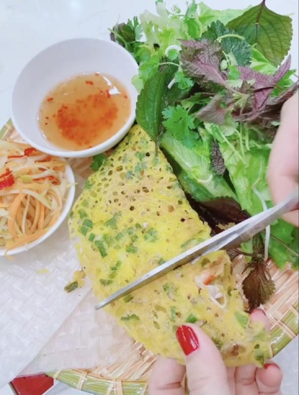 BỘT BÁNH XÈO TIỆN LỢI GIÒN RỤM DỄ ĐỔ 1KG.