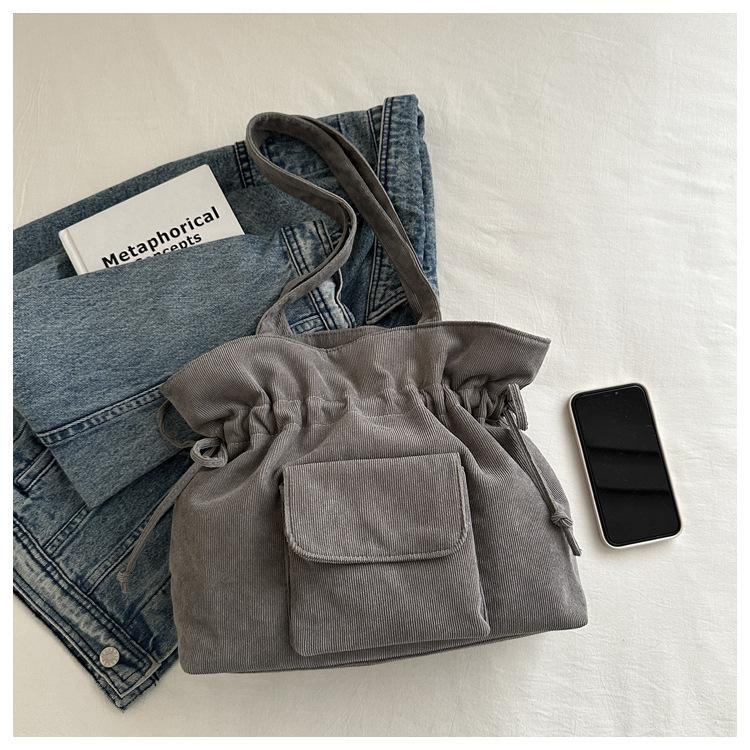 Product Introduction of New Korean Style Simple Shoulder Bag for Women with Drawstring Design, Fashionable Niche Commuter Underarm Bag, Elegant Versatile Handbag 8
