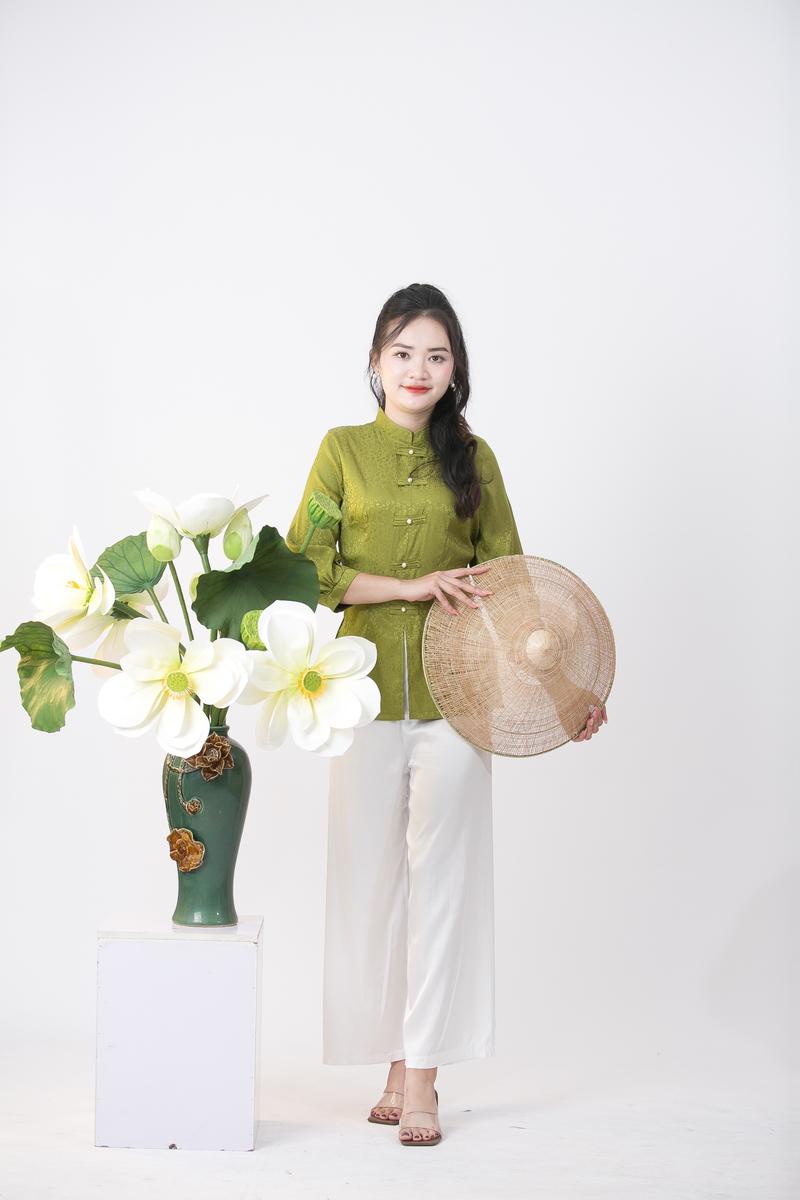 Product Introduction of Tịnh Tâm 15- Áo Bà Ba Cổ Tàu Vạt Đứng Lụa Gấm Mềm Mại 4 Size S,M,L,XL Không Bao Gồm Quần Top Nữ 12