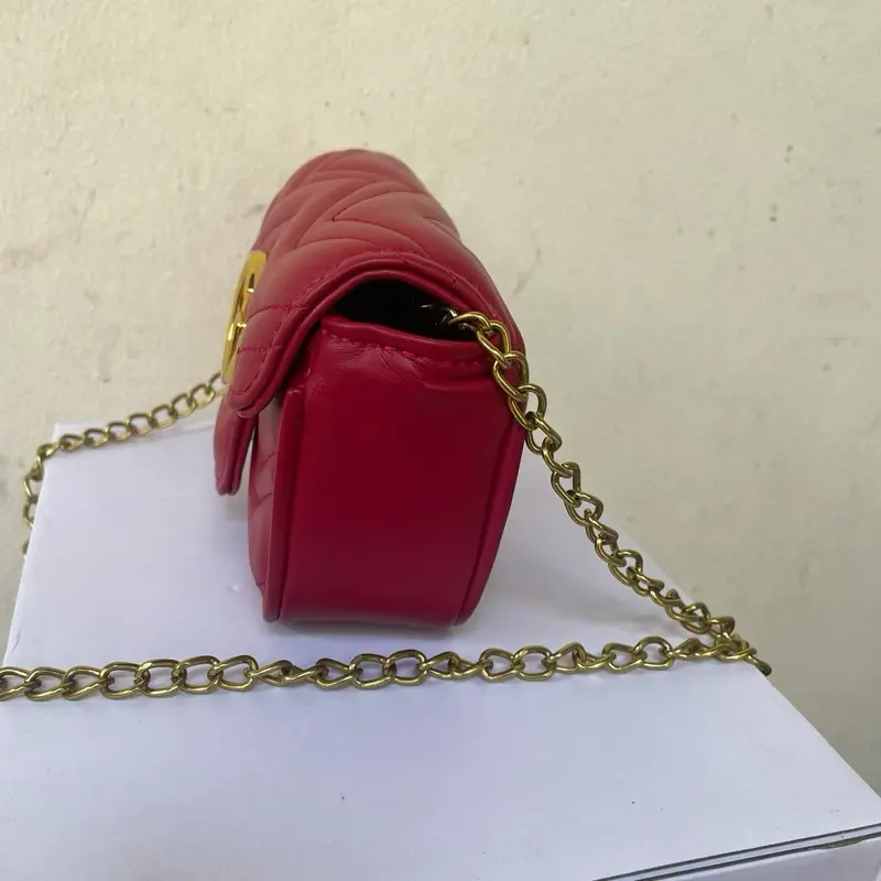 Túi xách nữ đeo chéo thêu họa tiết trái tim sz 18cm màu đỏ ưa chuộng