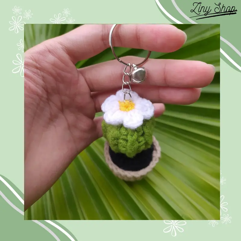 Móc khoá hình chậu xương rồng nở hoa bằng len handmade 0