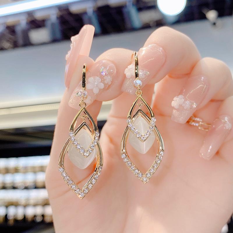 Product Introduction of Anting Gantung Panjang Model Belah Ketupat Dengan Berlian Elegan Untuk Wanita 0