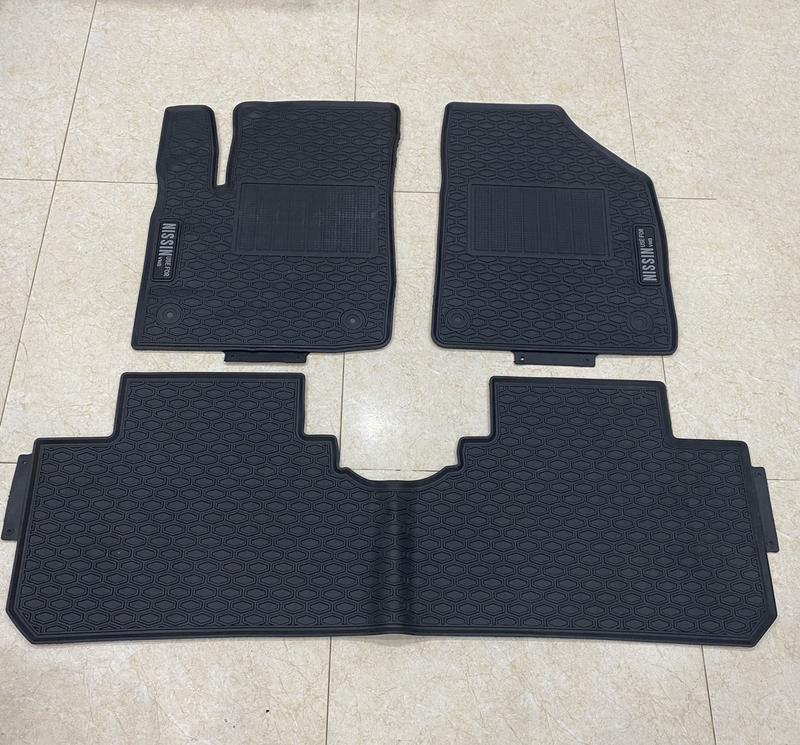 Thảm sàn cao su xe Vinfast VF5 không mùi dễ vệ sinh lau rửa giữ cho sàn xe luôn sạch sẽ - màu đen chữ xám