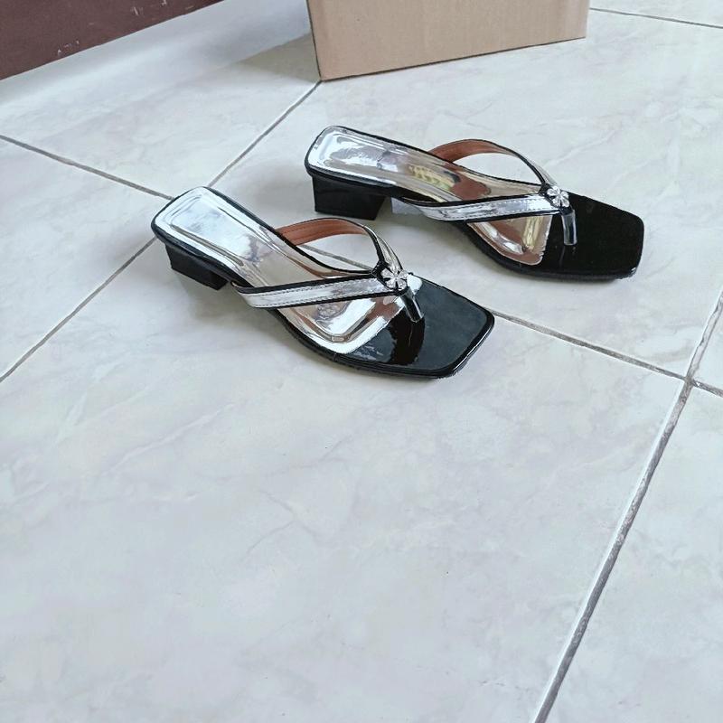 Guốc X061 Guốc Kẹp Cao 3Cm  Khóa Bông Mai Kết hợp đường Viền DéP Nữ Hoa Sandal Đế Bằng 2