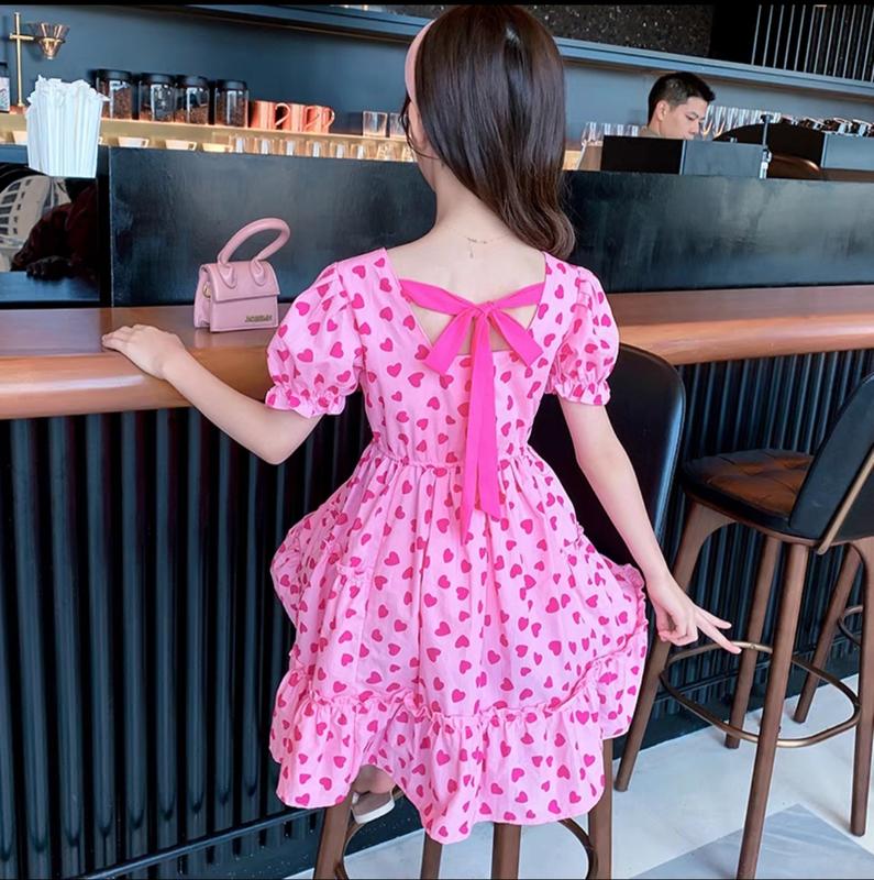 Váy hồng hình trái tim cổ vuông 5
