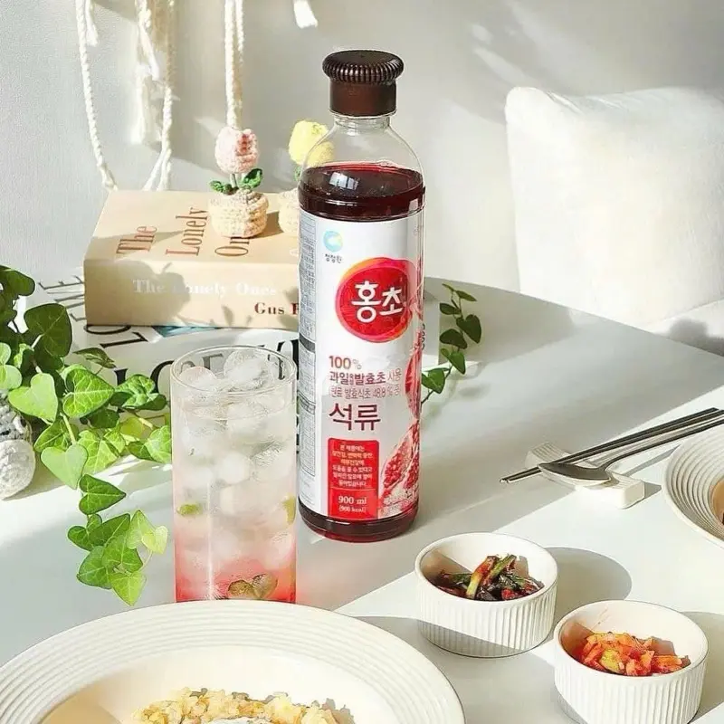Dấm lựu Hàn quốc 900ml lên men từ lựu tự nhiên
