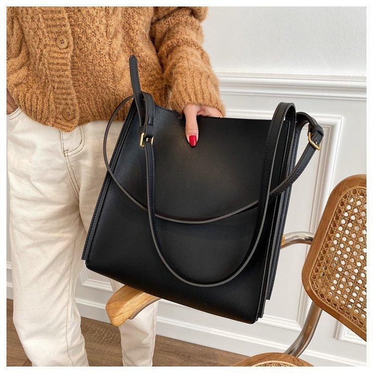 Product Introduction of One bag on the shoulder, retro-large tote bag of women, fashionable bag 29
