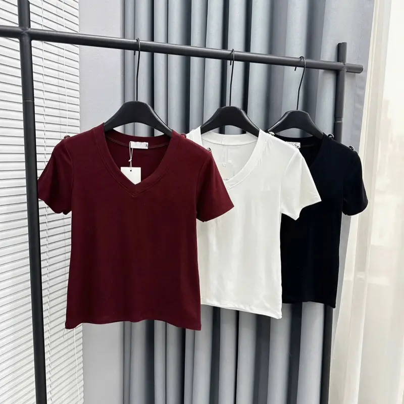 Áo cổ tim cúc vai, 3 màu đỏ đen trắng free sz