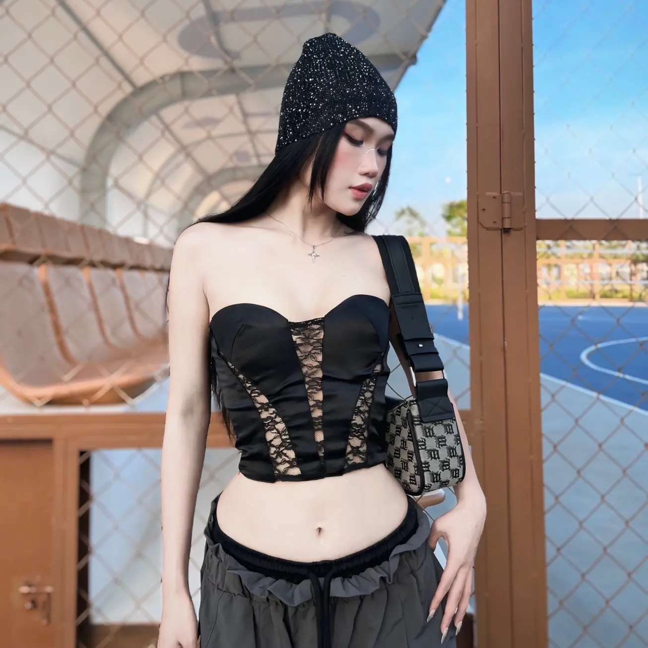 Áo croptop lụa phối ren sexxy dành cho nữ ( 2 màu trắng và đen)