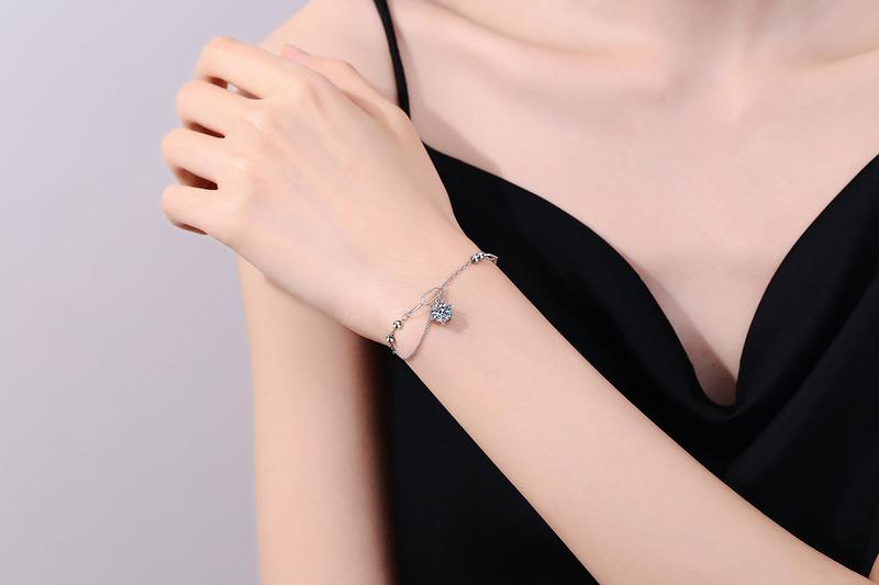 Product Introduction of S925 Sterling Silver Bracelet Female Diamond Bracelet Female Female Light Luxury Korean Bracelet 1 Karat D Color Moissanite Bracelet Female 7