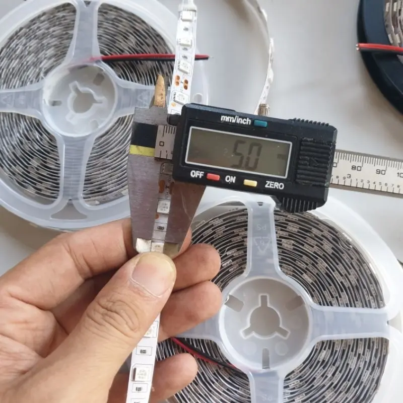 [dài 5 mét] dây led 5050 ip20 điện 12V DC sẵn keo dán màu xanh dương đỏ xanh lá 2