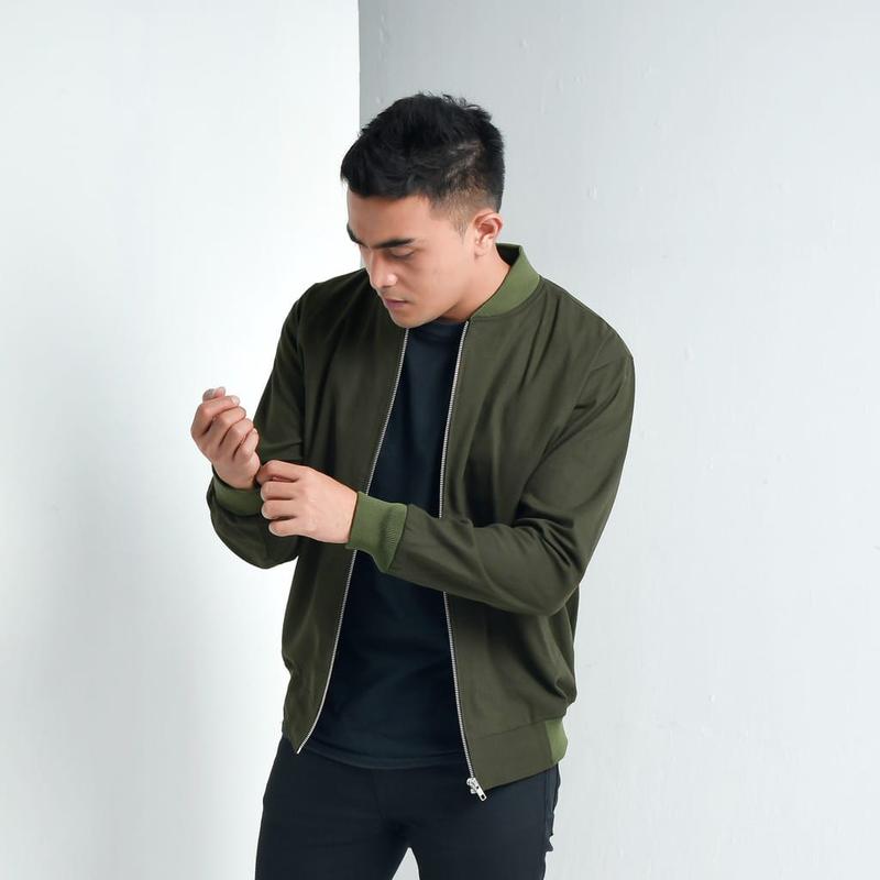 Product Introduction of Bomber Jaket Polos Baseball Varsity Pria Wanita Anti Air Size L XL Nyaman Panjang 0