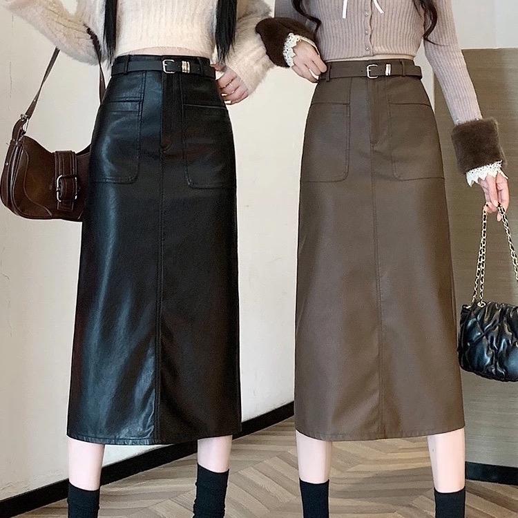 8011. Chân váy da dài dáng A xẻ sau dài 80 cm. Nữ. Đen nâu