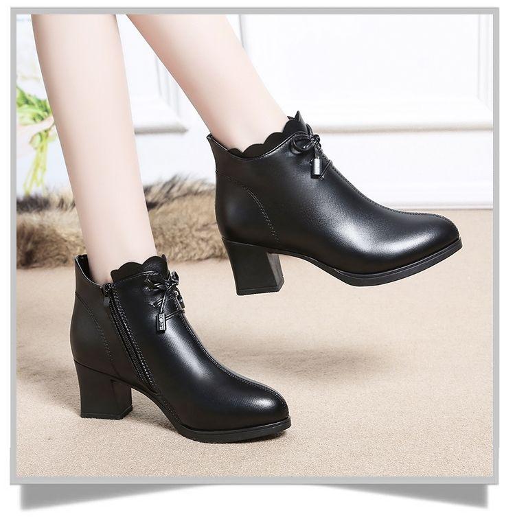 Product Introduction of Bốt Da Nữ, Bộ Sưu Tập Mùa Thu Và Mùa Đông, Giày Bông Của Mẹ, Da Thật, Gót Chunky Mềm, Bốt Cao Đến Mắt Cá Chân, Lót Lông Cừu, Ấm Áp, Thích Hợp Cho Phụ Nữ Trung Niên Shoes Boot 16