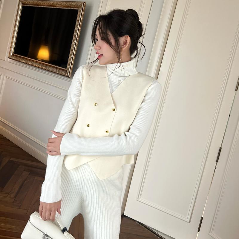 [VEO'S] Eira Vest - Áo Gile Vest Len Kiểu Nữ Mỏng Nhẹ Thiết Kế Cổ V Form Ôm Đính Khuy Vàng Đồng Sang Trọng Màu Đen, Kem & Nâu