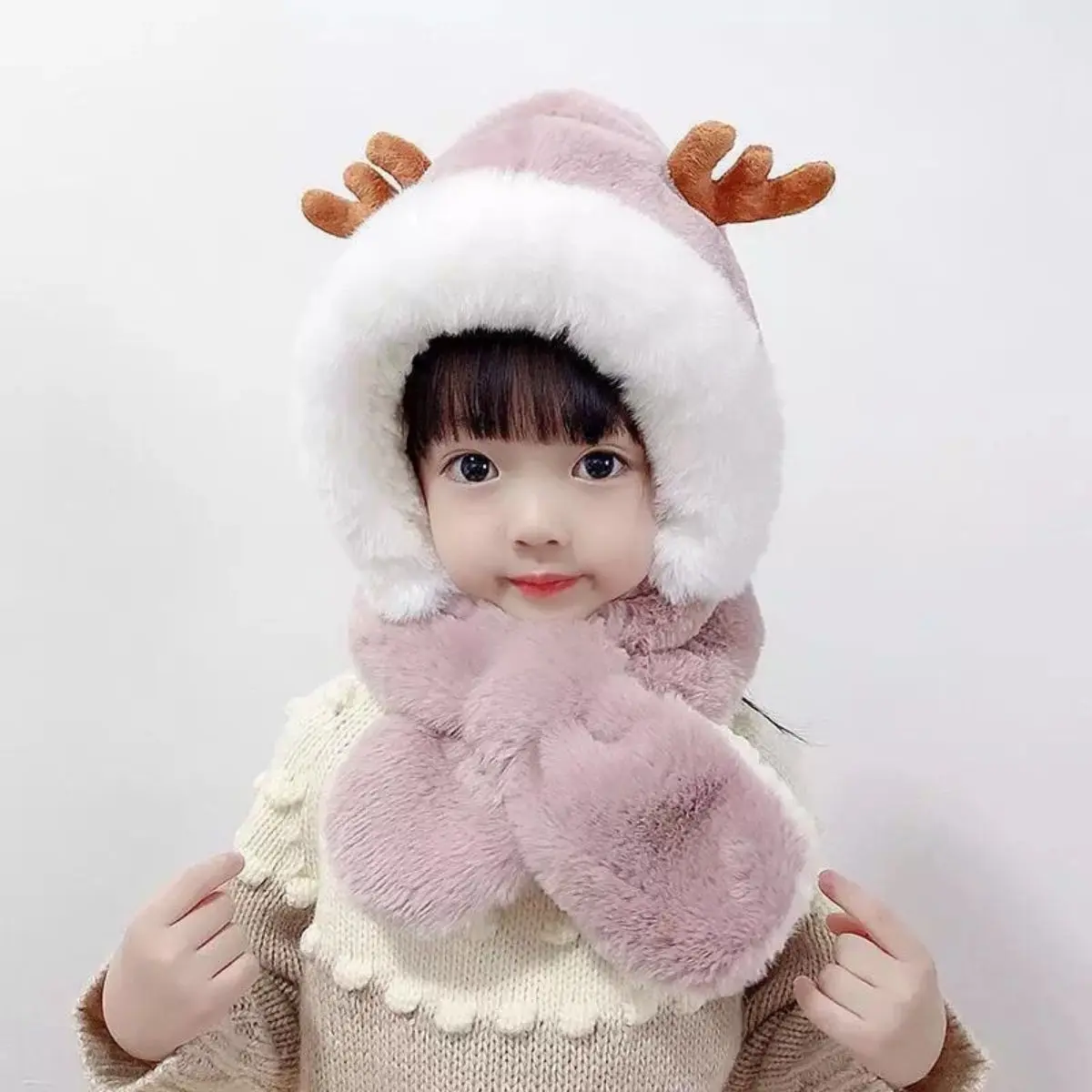 Mũ sừng Mũ lông trùm đầu kèm khăn cổ giữ ấm cho bé sừng nai siêu cute và đáng yêu dành cho bé.