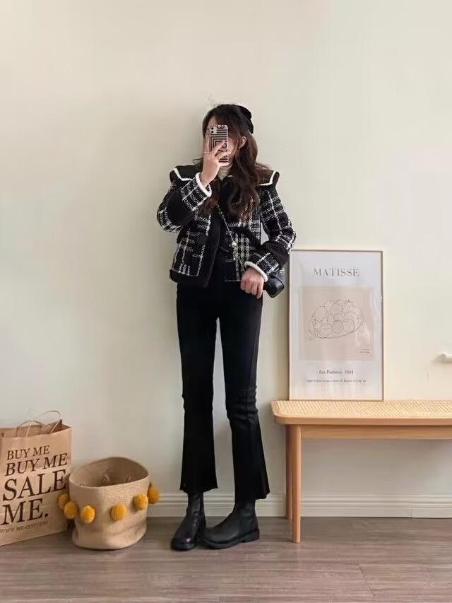 Product Introduction of Áo Crop Top Mùa Đông, Phong Cách Cổ Điển, Lót Lông Cừu, Dày Dặn, Dáng Rộng Vừa Vặn, Cổ Thủy Thủ, Áo Khoác Kẻ Sọc Nhỏ Dành Cho Nữ, Hàng Mới Về Năm 2024 5