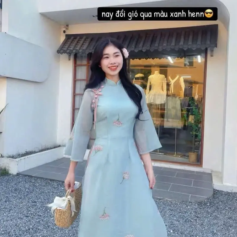 Áo dài cách tân 4 tà mềm mại chất vải tơ thêu hoa tinh sảo - Áo Dài Thanh Diệu 6