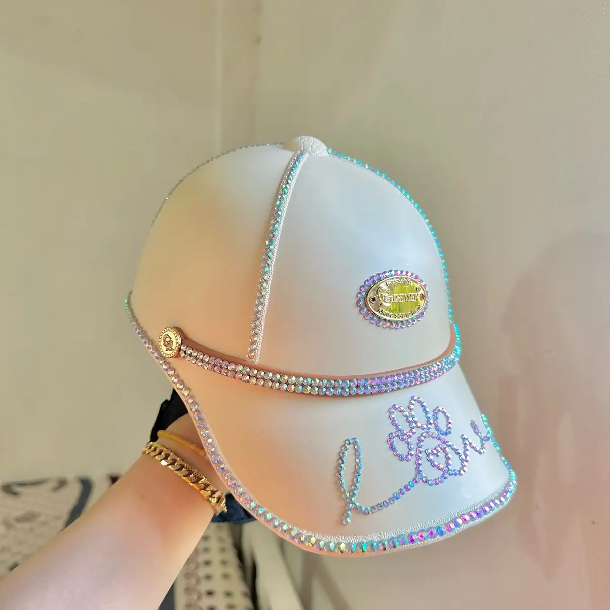 [Nón Bảo Hiểm Đính Đá Nữ ] màu be chữ love ,có khoét lỗ sau