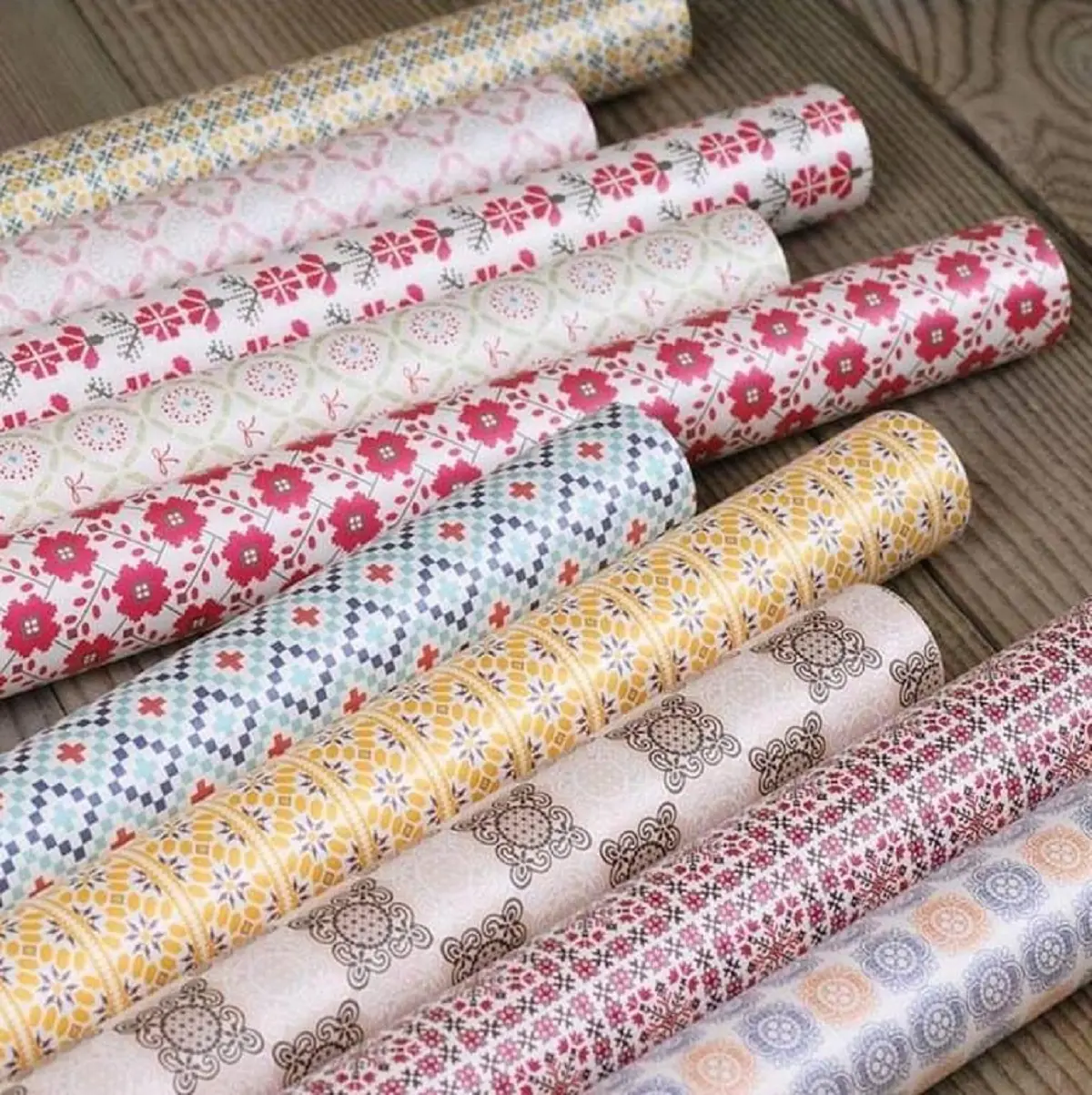 Kertas kado random sesuai stok Hadiah Pita