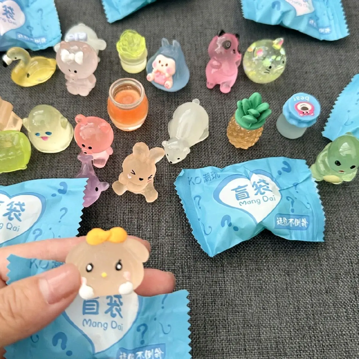 [Bông bán Len] Túi Mù Dạ Quang Phát Sáng Len Kẹp Bóc Quà Test Nhân Phẩm Đồ Ăn Thú Phát Sáng Móc Khóa - Women, Móc Chìa Khoá Nhung Móc Khoá blind  box