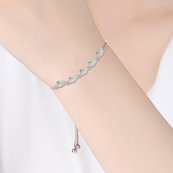 Product Introduction of Vòng Tay Mặt Dây Chuyền Zircon Rắn Mô Phỏng Vàng, Thiết Kế Mới, Dành Cho Nữ, Giá Cả Phải Chăng, Phong Cách Sang Trọng, Vòng Tay Khí Chất Duyên Dáng, Thích Hợp Cho Châu Âu Và Châu Mỹ Xuyên Biên Giới 6