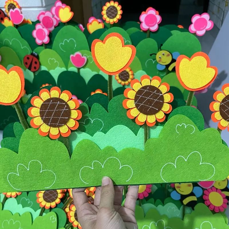 Hoa trang trí chân tường có lúc lắc theo gió. Kích thước 30x35cm , đung trong trang trí chân tường lớp học mầm non, chơi hoạt động góc, sân khấu kể chuyện, âm nhạc 4