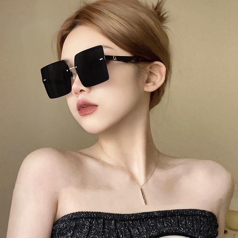 Kính Râm Vành Cong Không Khung Dành Cho Nữ Phong Cách Cổ Điển Ngoại Cỡ Bảo Vệ UV400 Phong Cách Sang Trọng Châu Âu Bó Sát Hình Bầu Dục Và Khuôn Mặt Tròn Phân Cực Tối Ưu Về Giá Cả Tối Ưu Trên Instagram