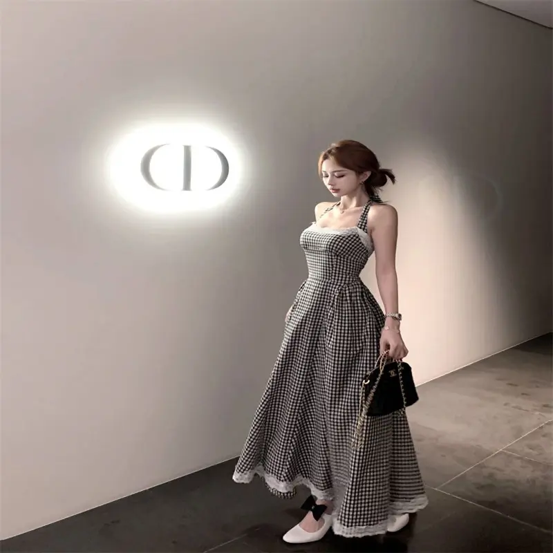 High-End Elegant Lace Patchwork Halter Dress Summer 2025 New Waist-Slimming Tube Top Elegant Long Dress