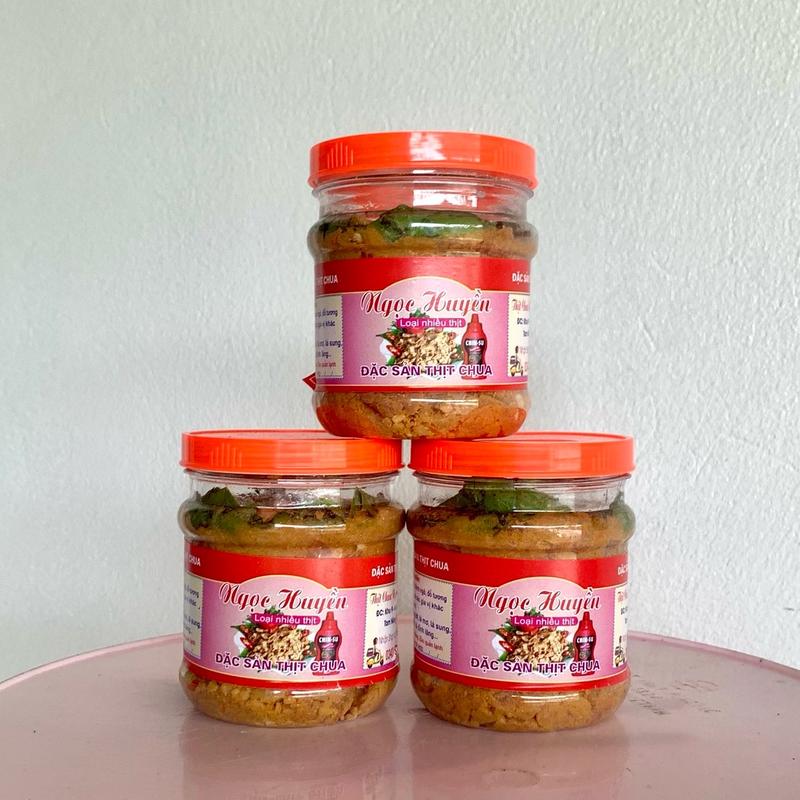 3 hộp thịt chua nguyên nạc : 230 g / hộp . Vị tỏi ớt