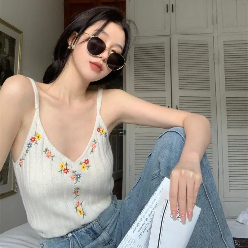 Summer new retro floral embroidery knitted camisole vest female spicy girl design chic sexy sleeveless tops marinette  tank  top  shirt