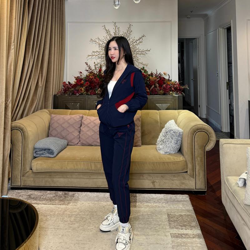 24DBNU95-Bộ quần áo gió NỮ GUNO có mũ dây rút logo tam giác phối màu SP5