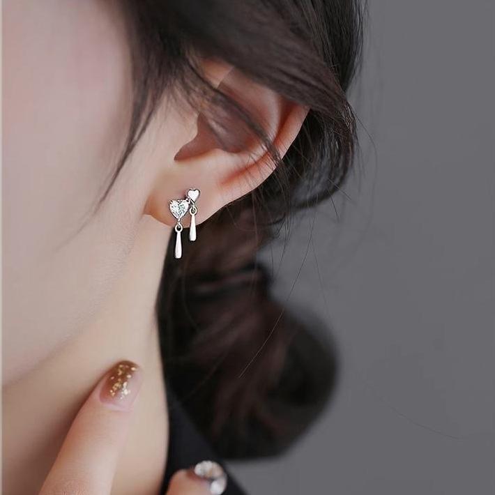 Product Introduction of Bông Tai Đinh tán Hình Trái Tim, Dành Cho Phụ Nữ, Đơn Giản Và Thanh Lịch, Thích Hợp Để Đi Lại Hàng Ngày, Bông Tai Đèn Lung Linh 9
