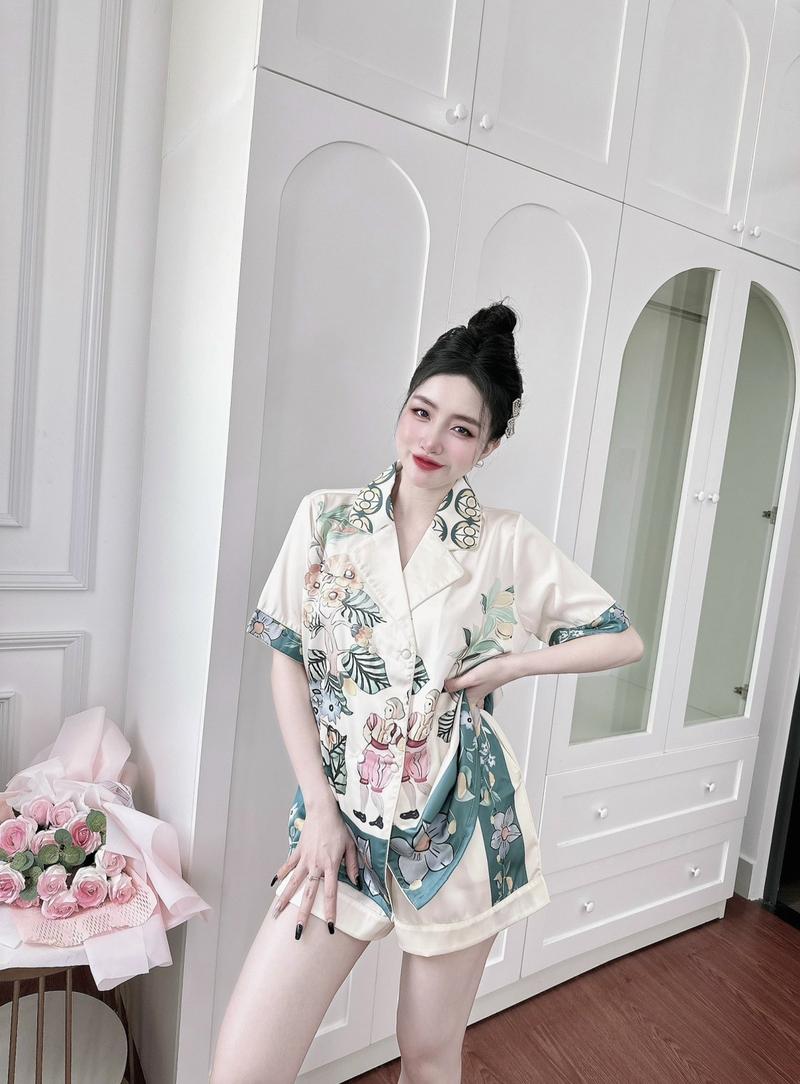 Product Introduction of Đồ bộ đùi lụa Latin fom vest 4 cúc bọc - size dưới 70kg  Women 25