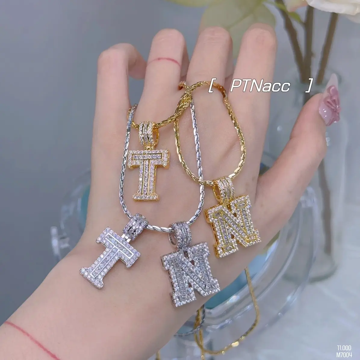 PTNACC dây cổ phối mặt chữ cái đính đá sang trọng . Hợp kim xi